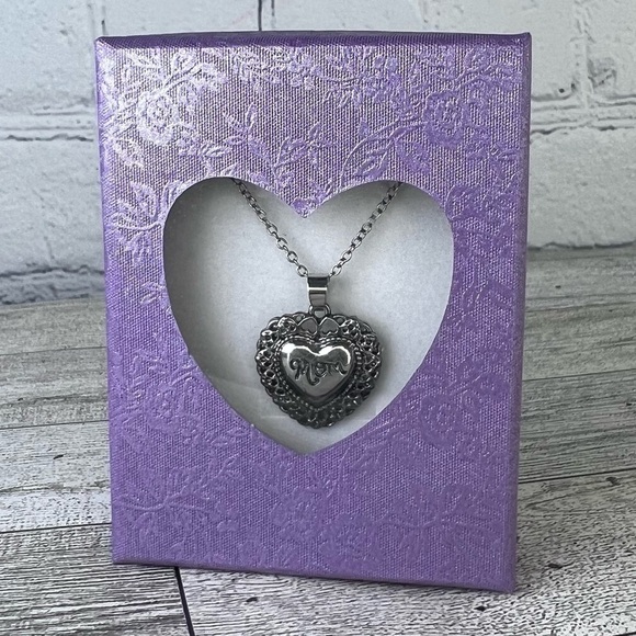 Nib “Mom” heart pendant necklace on chain, silver - Picture 2 of 6